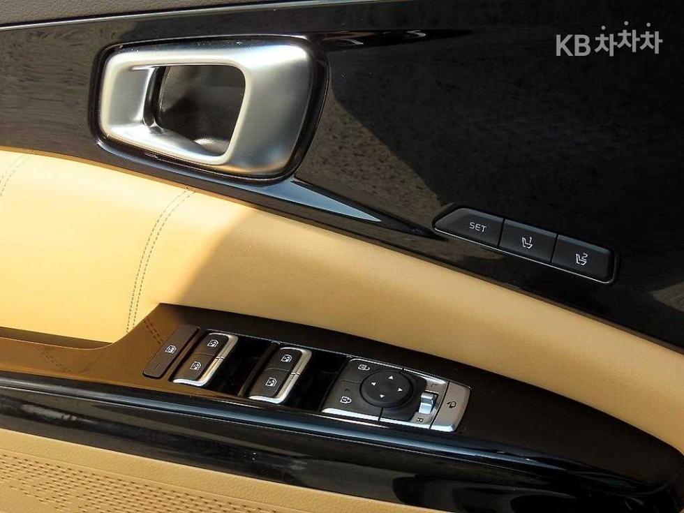 2023 - kia carnival