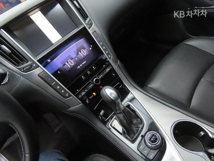 Infiniti Q50 2.2d Premium 10