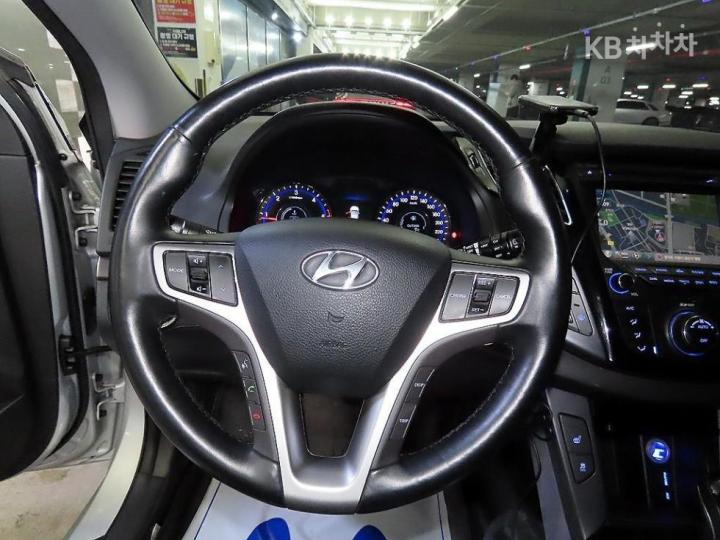 Hyundai i40 1.7 VGT MODERN 9