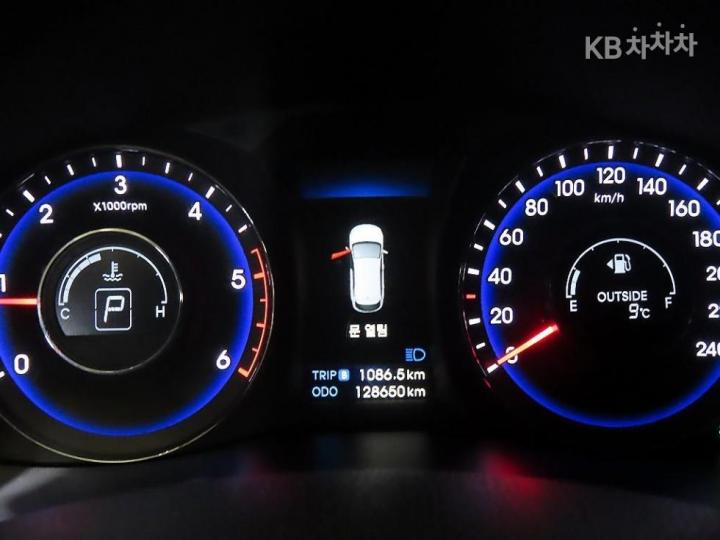 Hyundai i40 1.7 VGT MODERN 10