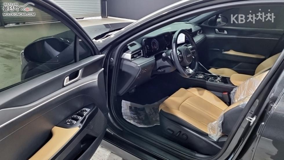 2022 - kia k5