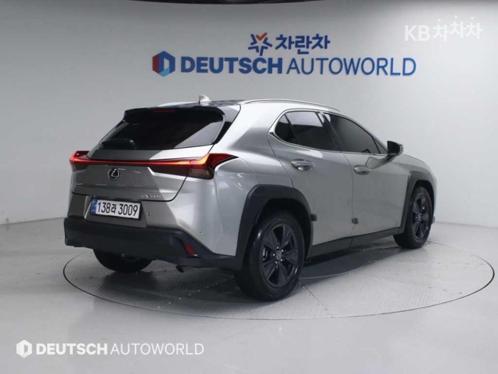 2025 - lexus ux
