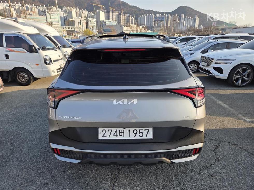 2023 - kia sportage