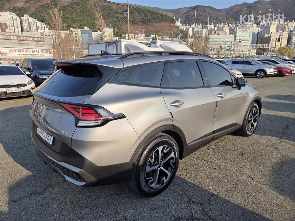2023 - kia sportage