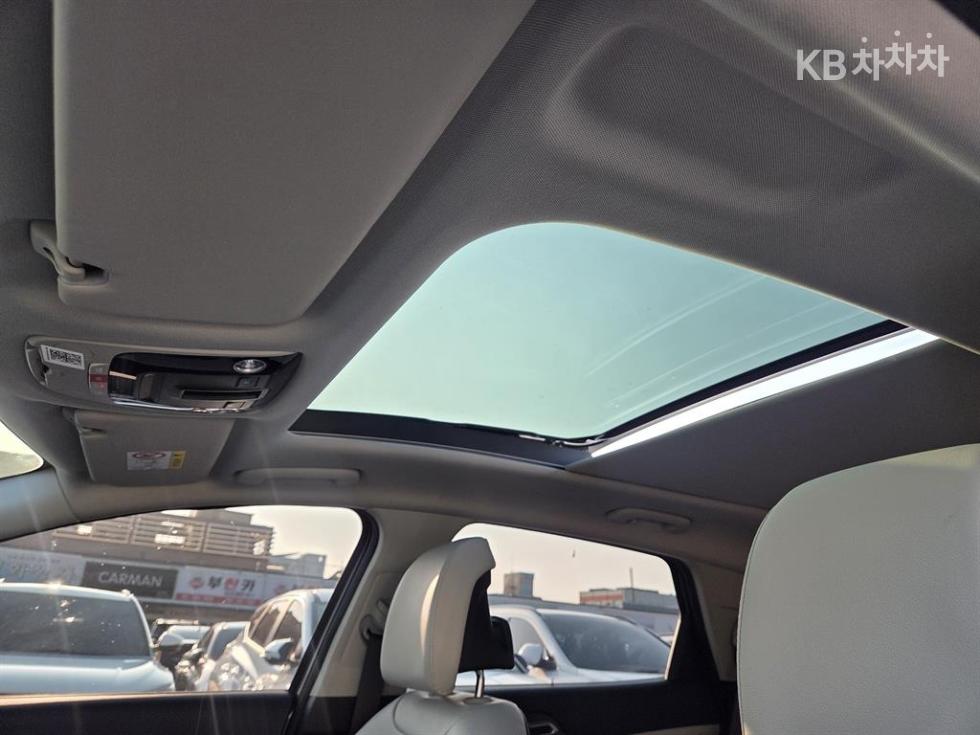 2023 - kia sportage