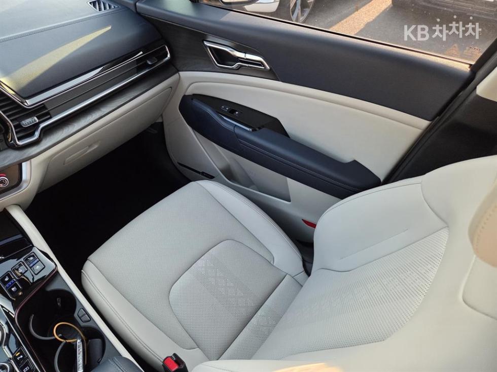2023 - kia sportage