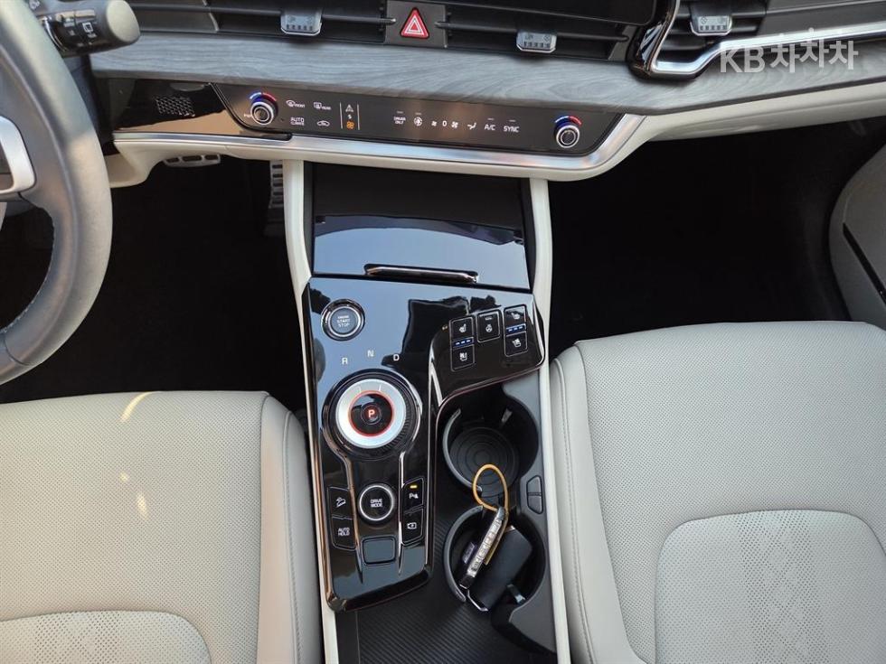 2023 - kia sportage