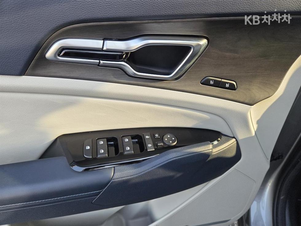 2023 - kia sportage