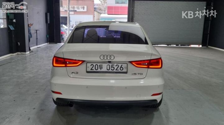 Audi A3 NEW 25 TDI Dynamic 8V 5