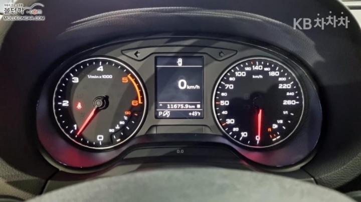 Audi A3 NEW 25 TDI Dynamic 8V 6