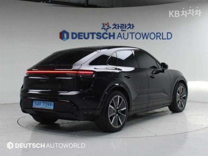 Porsche Macan — miniaturë 2