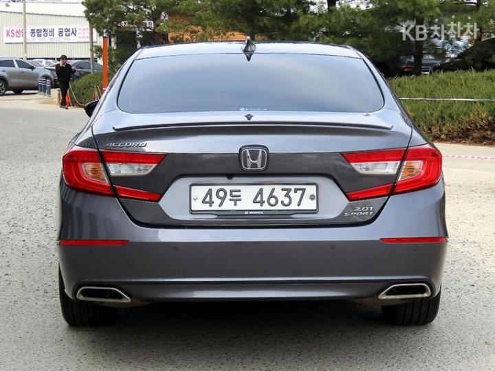 Honda Accord 2.0 Turbo 5