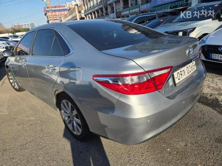 Toyota Camry New 2.5 Hybrid LE 5