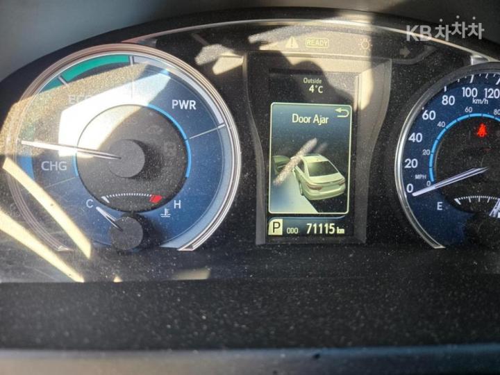 Toyota Camry New 2.5 Hybrid LE 9