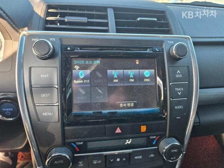 Toyota Camry New 2.5 Hybrid LE 10