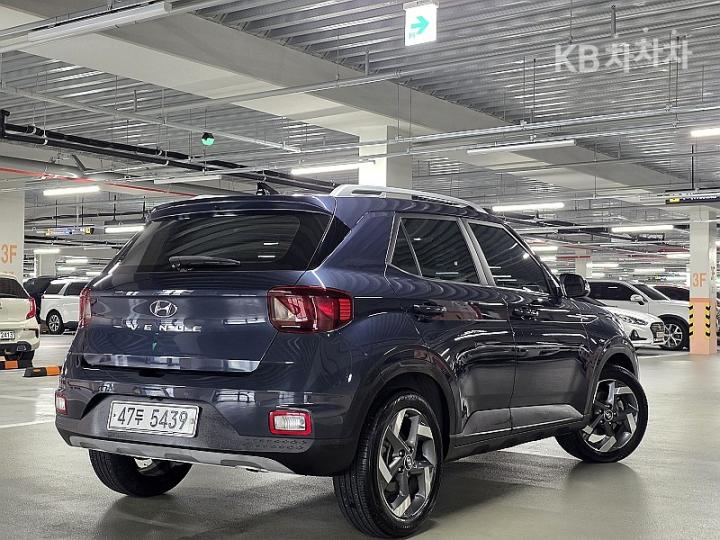 Hyundai Venue Gasoline 1.6 Modern 4