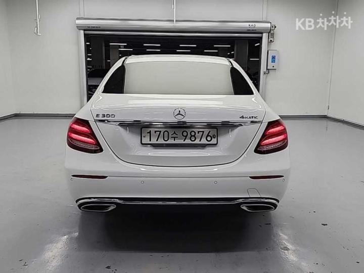 Mercedes-Benz E-Class W213 E300e 4MATIC Exclusive 4