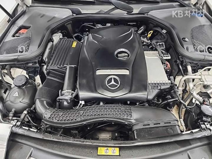 Mercedes-Benz E-Class W213 E300e 4MATIC Exclusive 6