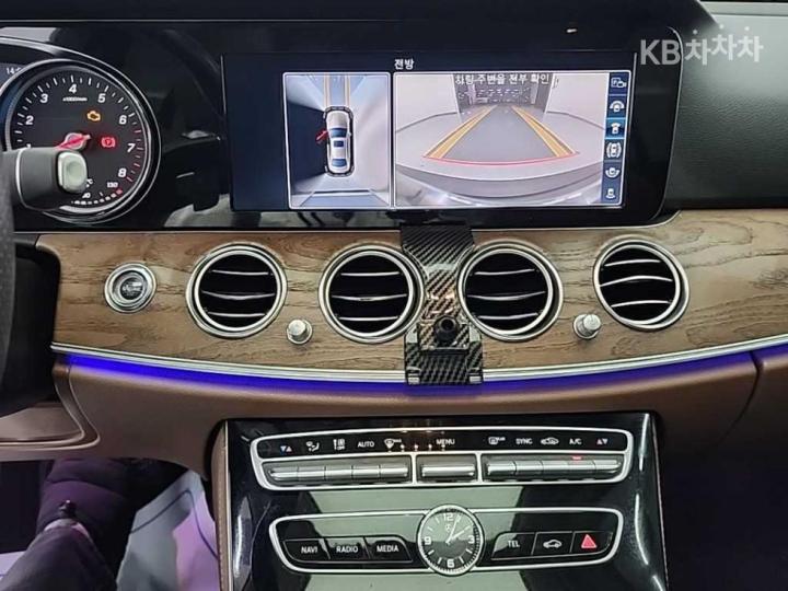 Mercedes-Benz E-Class W213 E300e 4MATIC Exclusive 10