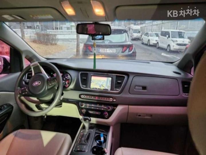 Kia Carnival 2.2 Diesel Deluxe 8