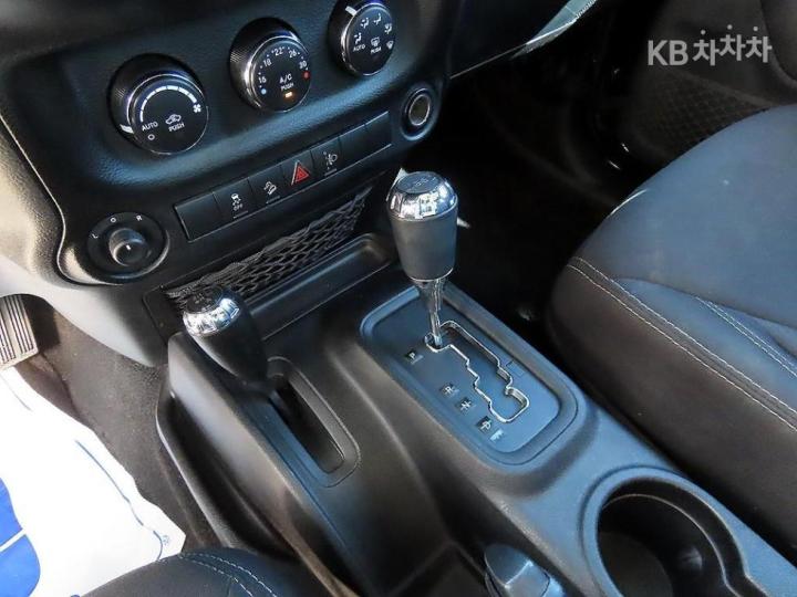 Jeep Wrangler 2.8 Rubicon 2 Duo 11 year ~ 10