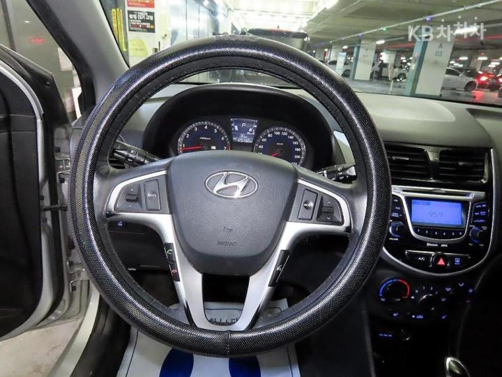 Hyundai Accent New Wit 1.4 VVT Premier 9