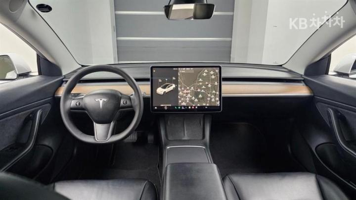Tesla Model 3 Long Range 7