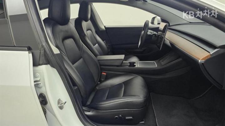 Tesla Model 3 Long Range 10