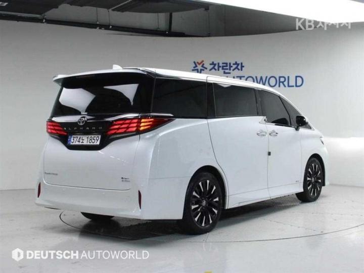 Toyota Alphard AH30 2.5 HEV AWD Base Type 3