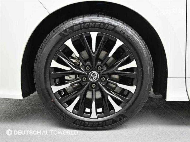 Toyota Alphard AH30 2.5 HEV AWD Base Type 6