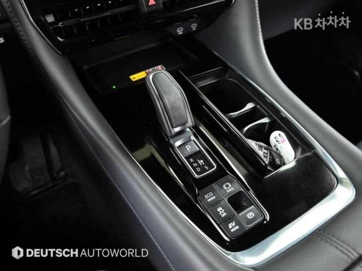 Toyota Alphard AH30 2.5 HEV AWD Base Type 10