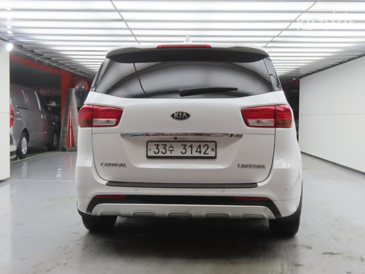 Kia Carnival 2.2 Diesel Limousine VIP 4