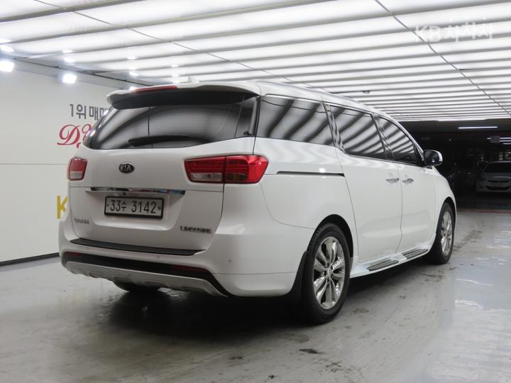 Kia Carnival 2.2 Diesel Limousine VIP 5