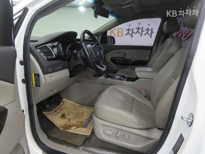 Kia Carnival 2.2 Diesel Limousine VIP 6