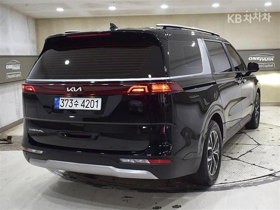2022 - kia carnival