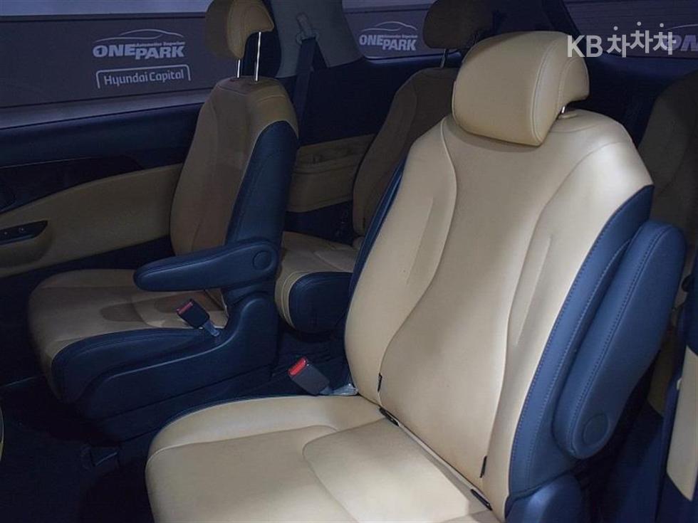 2022 - kia carnival