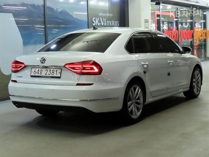 Volkswagen Passat 2.0 TSI 5