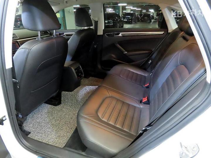 Volkswagen Passat 2.0 TSI 8