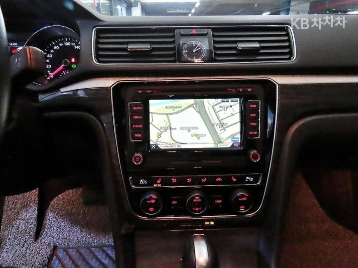 Volkswagen Passat 2.0 TSI 10