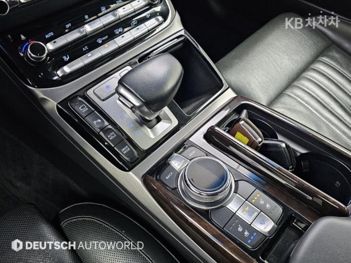 Genesis EQ900 3.8 GDI AWD Luxury 10