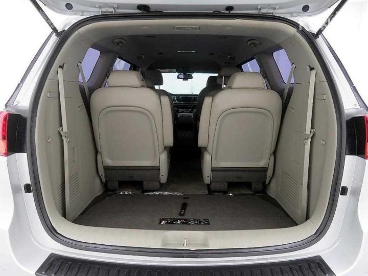 Kia Carnival 2.2 Diesel Luxury 6