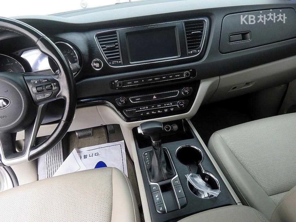 2020 - kia carnival