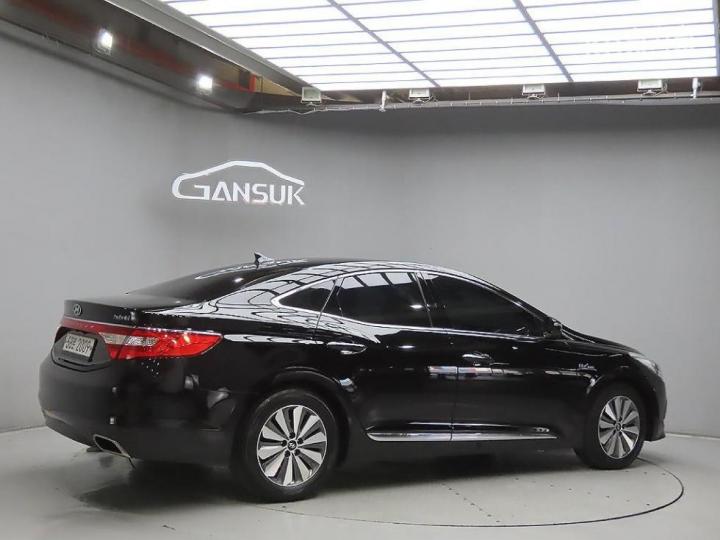 Hyundai Grandeur Hybrid Premium 5