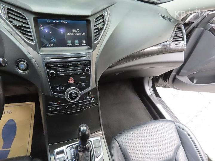 Hyundai Grandeur Hybrid Premium 8
