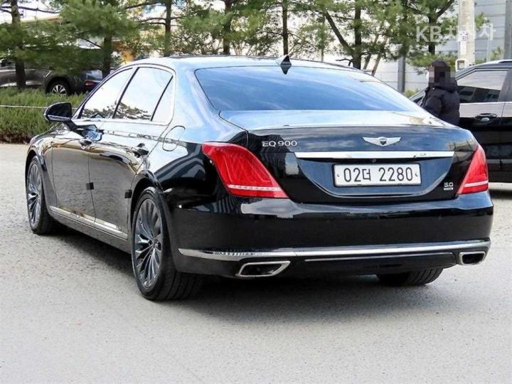 Genesis EQ900 5.0 GDI AWD Prestige 4