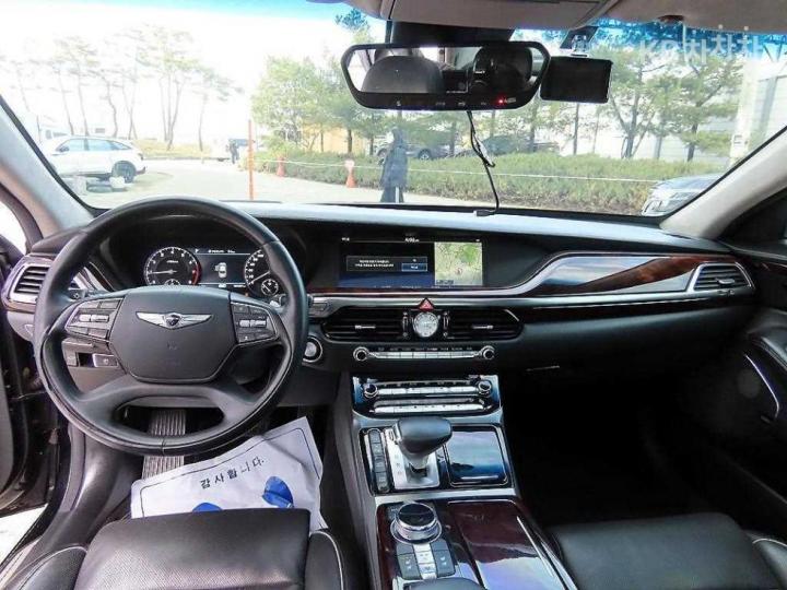 Genesis EQ900 5.0 GDI AWD Prestige 8