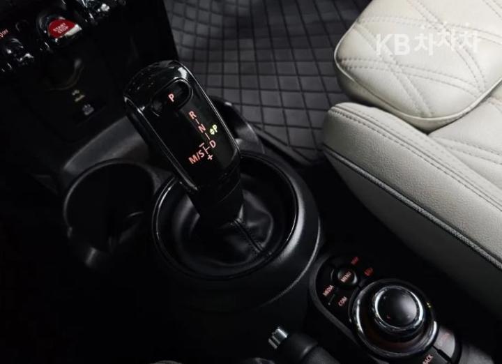 Mini Cooper Convertible New S 2.0 Classic Launch Pack 10