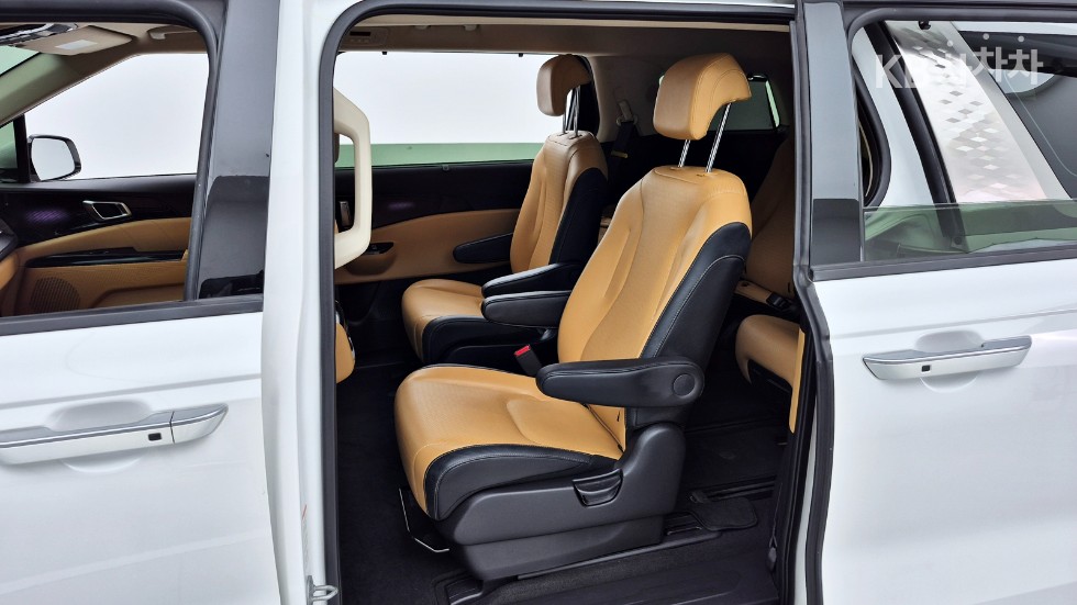 2022 - kia carnival