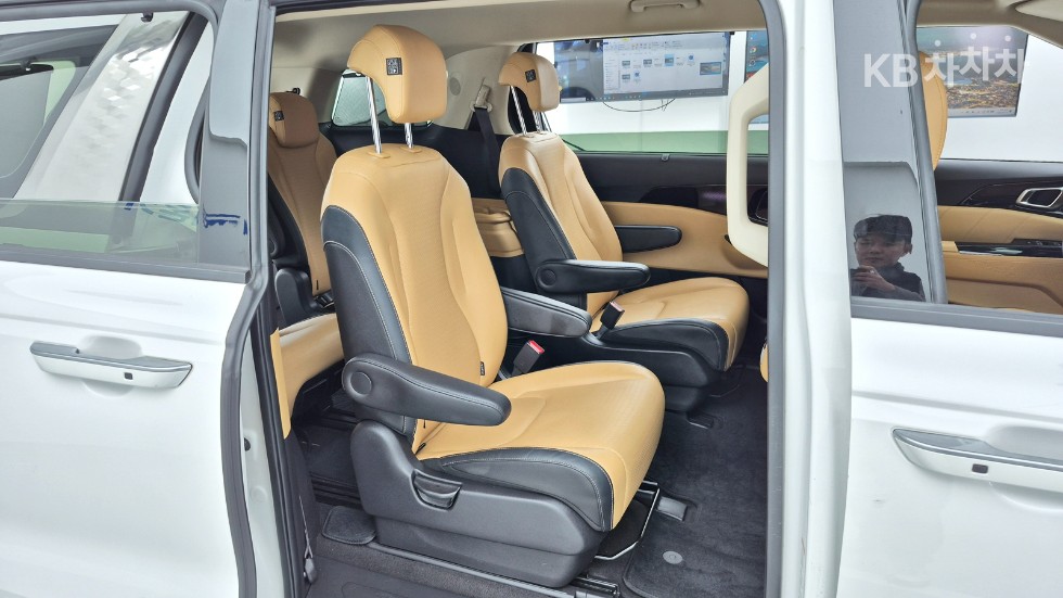 2022 - kia carnival