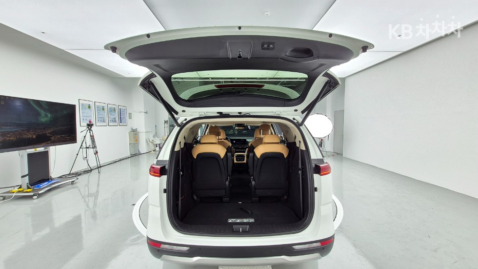 2022 - kia carnival